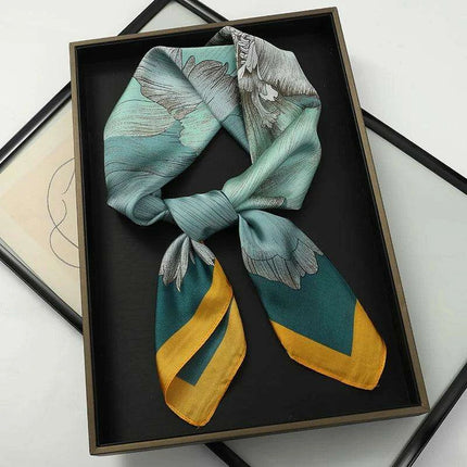 Chic Toddler Elegance: Luxurious 70x70cm Silk Scarf for Ages 6 Months to 4 Years - Très Elite