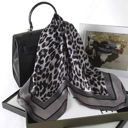 Chic Toddler Elegance: Luxurious 70x70cm Silk Scarf for Ages 6 Months to 4 Years - Très Elite