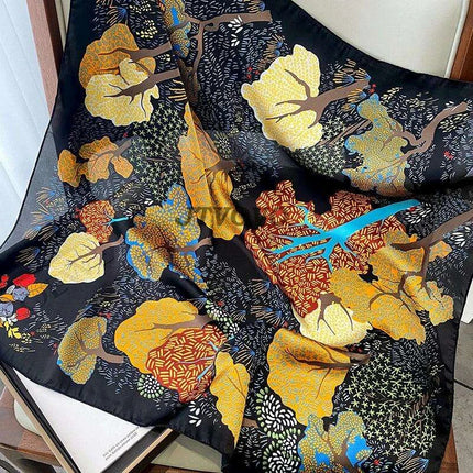 Chic Toddler Elegance: Luxurious 70x70cm Silk Scarf for Ages 6 Months to 4 Years - Très Elite