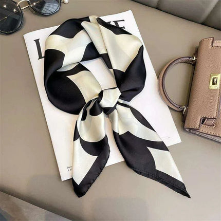 Chic Toddler Elegance: Luxurious 70x70cm Silk Scarf for Ages 6 Months to 4 Years - Très Elite