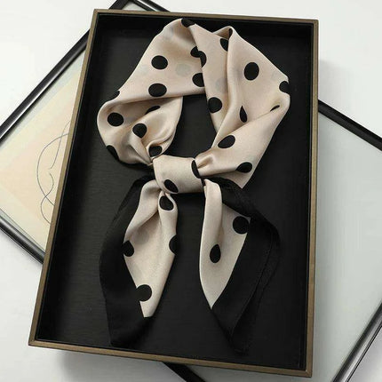 Chic Toddler Elegance: Luxurious 70x70cm Silk Scarf for Ages 6 Months to 4 Years - Très Elite