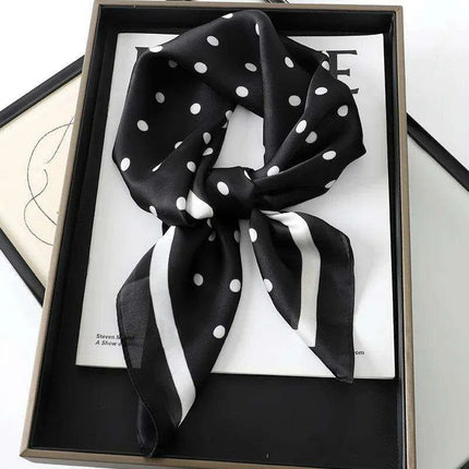Chic Toddler Elegance: Luxurious 70x70cm Silk Scarf for Ages 6 Months to 4 Years - Très Elite