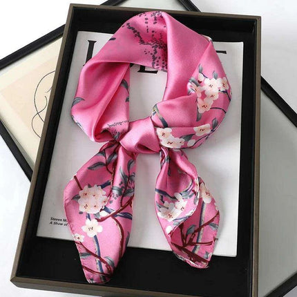 Chic Toddler Elegance: Luxurious 70x70cm Silk Scarf for Ages 6 Months to 4 Years - Très Elite