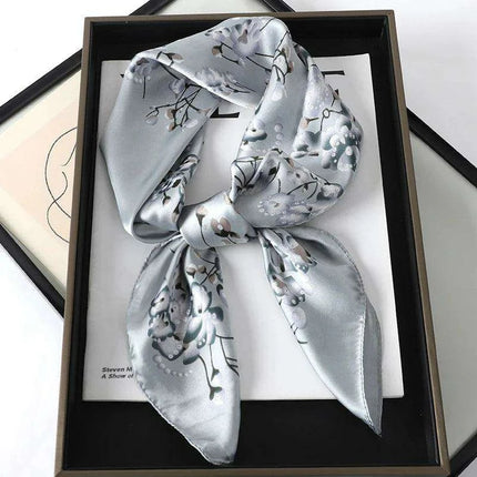 Chic Toddler Elegance: Luxurious 70x70cm Silk Scarf for Ages 6 Months to 4 Years - Très Elite