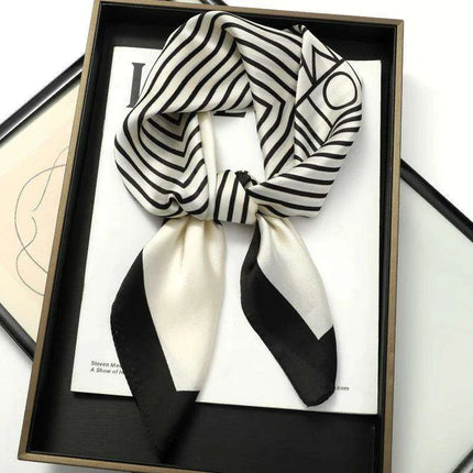 Chic Toddler Elegance: Luxurious 70x70cm Silk Scarf for Ages 6 Months to 4 Years - Très Elite