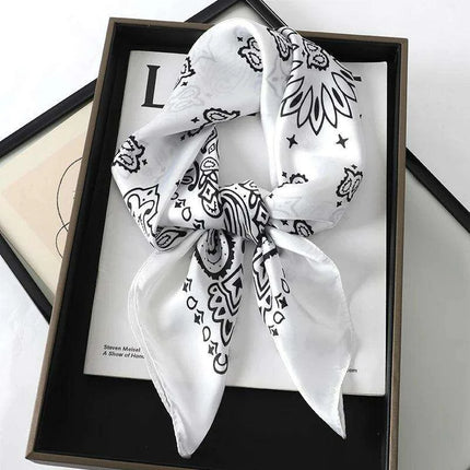 Chic Toddler Elegance: Luxurious 70x70cm Silk Scarf for Ages 6 Months to 4 Years - Très Elite