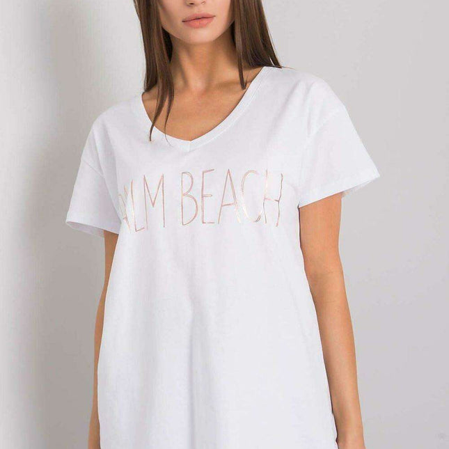 Chic V-Neck Cotton Tee for Fashion-Forward Women