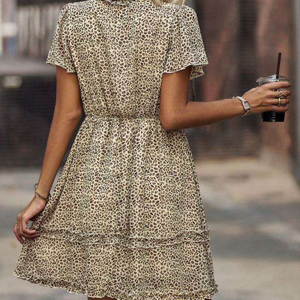 Chic V-Neck Dress: Your Go-To Essential for Spring and Summer Style - Très Elite
