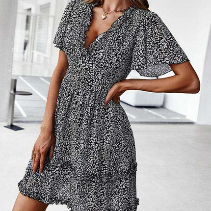Chic V-Neck Dress: Your Go-To Essential for Spring and Summer Style - Très Elite