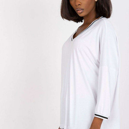 Chic V-Neck Top with Three-Quarter Sleeves - Très Elite