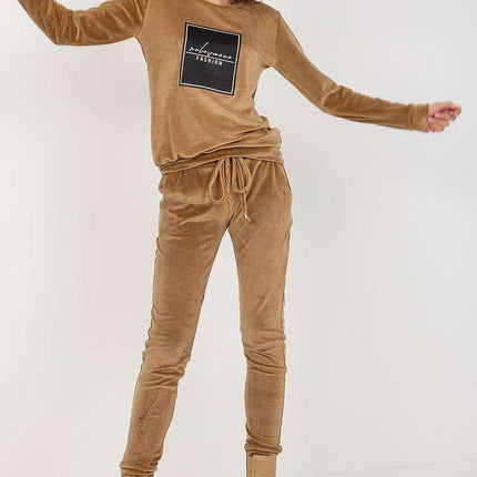 Chic Velour Lounge Set with Stylish Inscription - Très Elite