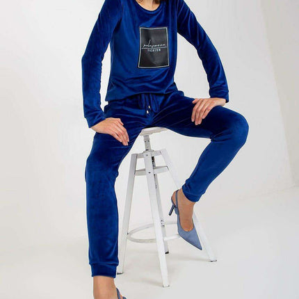Chic Velour Lounge Set with Stylish Inscription - Très Elite
