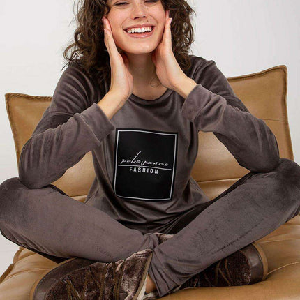 Chic Velour Lounge Set with Stylish Inscription - Très Elite
