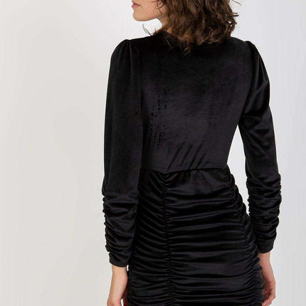 Chic Velvet Evening Gown From Paris For Elegant Evenings - Très Elite