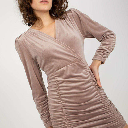 Chic Velvet Evening Gown From Paris For Elegant Evenings - Très Elite