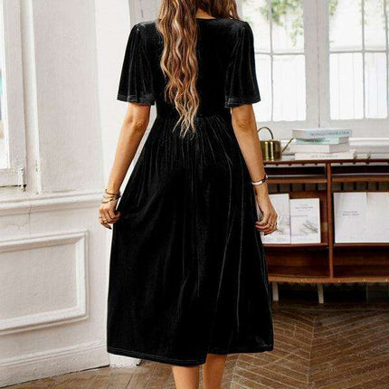 Chic Velvet V-Neck Dress with Short Sleeves: A Touch of Elegance - Très Elite