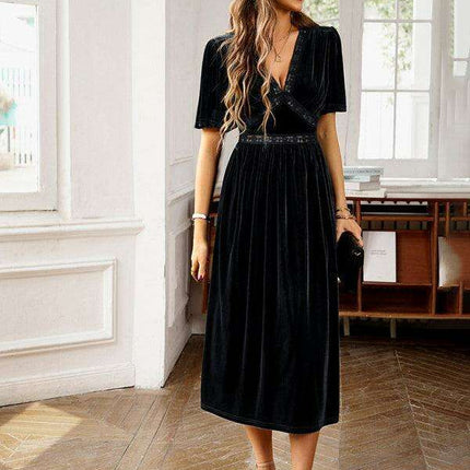 Chic Velvet V-Neck Dress with Short Sleeves: A Touch of Elegance - Très Elite
