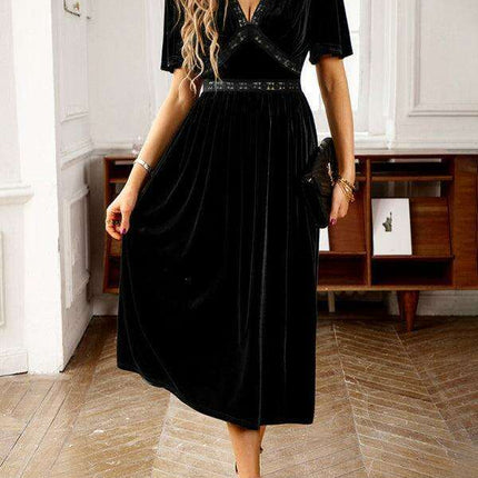 Chic Velvet V-Neck Dress with Short Sleeves: A Touch of Elegance - Très Elite