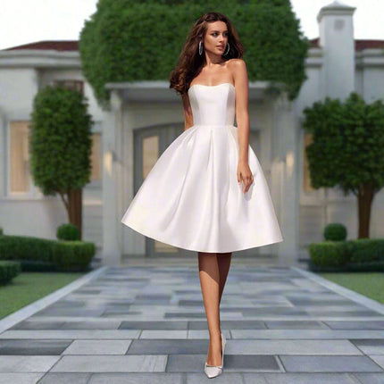 Chic Vintage Satin Short Cocktail Dress for Women - Elegant Prom Dress with Sweetheart Neckline and Convenient Pockets - Très Elite
