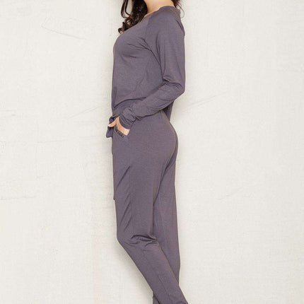 Chic Viscose Jumpsuit with Tailored Trousers and Contemporary Touches