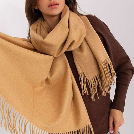 Chic Winter Wrap with Tassel Accents - Luxurious 100% Polyester, 196 cm Long - Très Elite