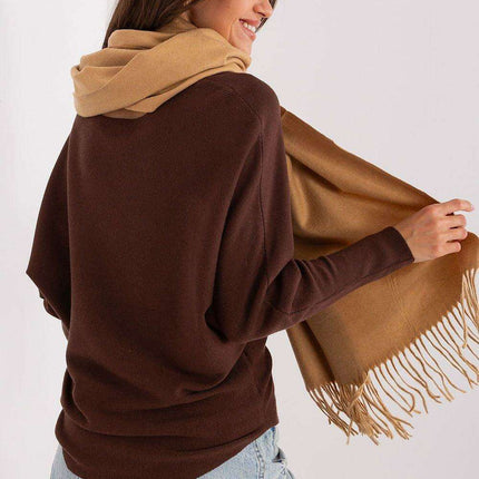 Chic Winter Wrap with Tassel Accents - Luxurious 100% Polyester, 196 cm Long - Très Elite