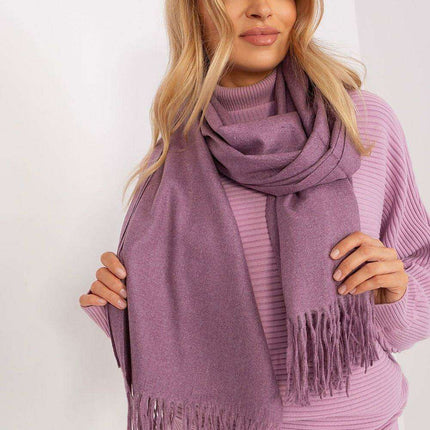 Chic Winter Wrap with Tassel Accents - Luxurious 100% Polyester, 196 cm Long - Très Elite