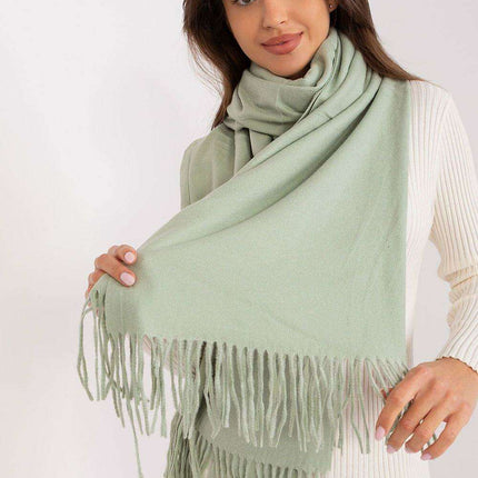 Chic Winter Wrap with Tassel Accents - Luxurious 100% Polyester, 196 cm Long - Très Elite
