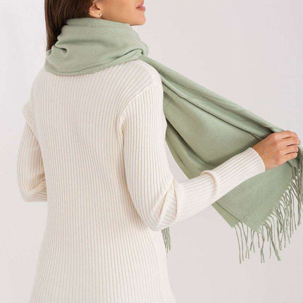 Chic Winter Wrap with Tassel Accents - Luxurious 100% Polyester, 196 cm Long - Très Elite