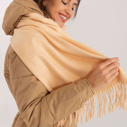 Chic Winter Wrap with Tassel Accents - Luxurious 100% Polyester, 196 cm Long - Très Elite