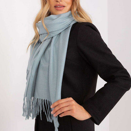 Chic Winter Wrap with Tassel Accents - Luxurious 100% Polyester, 196 cm Long - Très Elite