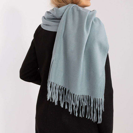 Chic Winter Wrap with Tassel Accents - Luxurious 100% Polyester, 196 cm Long - Très Elite