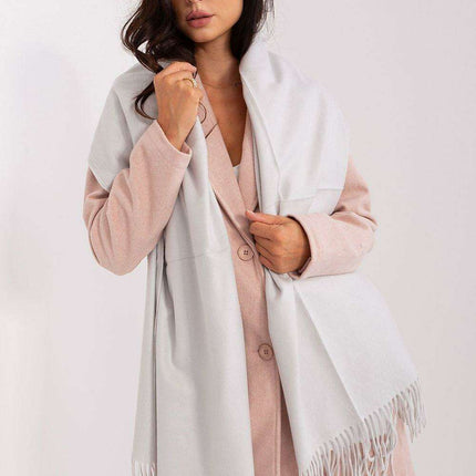 Chic Winter Wrap with Tassel Accents - Luxurious 100% Polyester, 196 cm Long - Très Elite