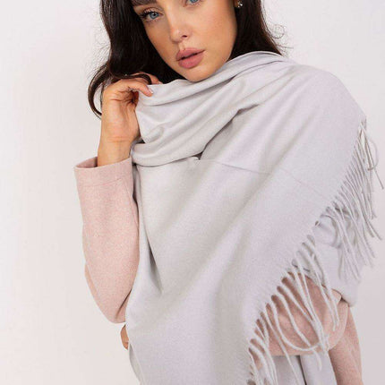 Chic Winter Wrap with Tassel Accents - Luxurious 100% Polyester, 196 cm Long - Très Elite