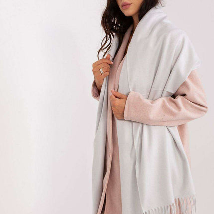 Chic Winter Wrap with Tassel Accents - Luxurious 100% Polyester, 196 cm Long - Très Elite