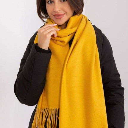 Chic Winter Wrap with Tassel Accents - Luxurious 100% Polyester, 196 cm Long - Très Elite
