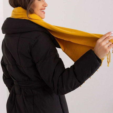 Chic Winter Wrap with Tassel Accents - Luxurious 100% Polyester, 196 cm Long - Très Elite