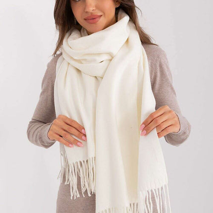 Chic Winter Wrap with Tassel Accents - Luxurious 100% Polyester, 196 cm Long - Très Elite