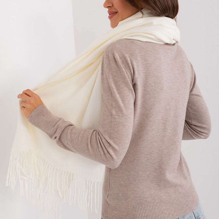 Chic Winter Wrap with Tassel Accents - Luxurious 100% Polyester, 196 cm Long - Très Elite