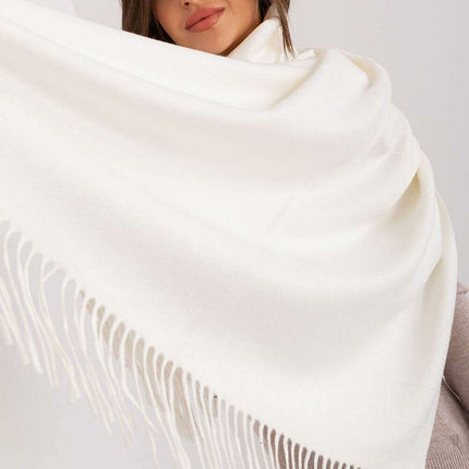 Chic Winter Wrap with Tassel Accents - Luxurious 100% Polyester, 196 cm Long - Très Elite