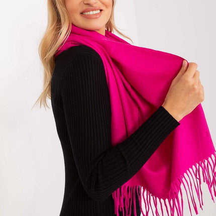 Chic Winter Wrap with Tassel Accents - Luxurious 100% Polyester, 196 cm Long - Très Elite