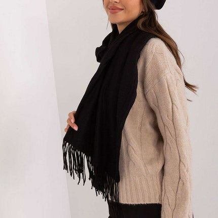 Chic Winter Wrap with Tassel Accents - Luxurious 100% Polyester, 196 cm Long - Très Elite