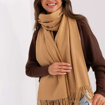 Chic Winter Wrap with Tassel Accents - Luxurious 100% Polyester, 196 cm Long - Très Elite