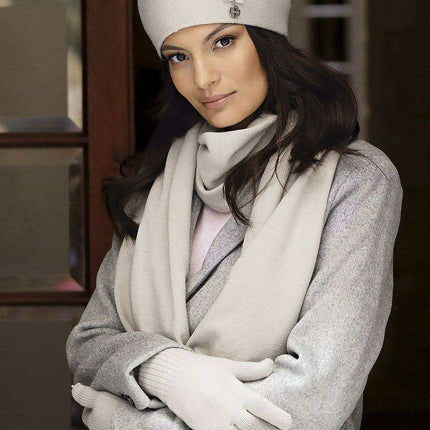 Chic Women's Beret with Decorative Bow and Pendant - Très Elite