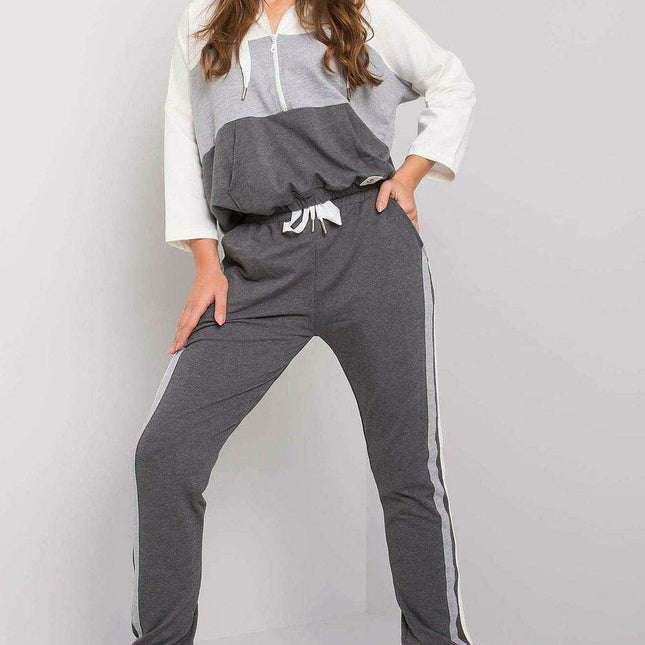 Chic Women's Hoodie and Pants Ensemble: Comfort Meets Style