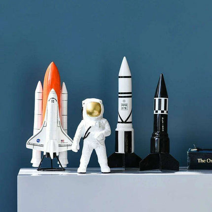 Cosmic Explorer Artisan Space Traveler Sculpture - Distinctive Celestial Decor - Très Elite