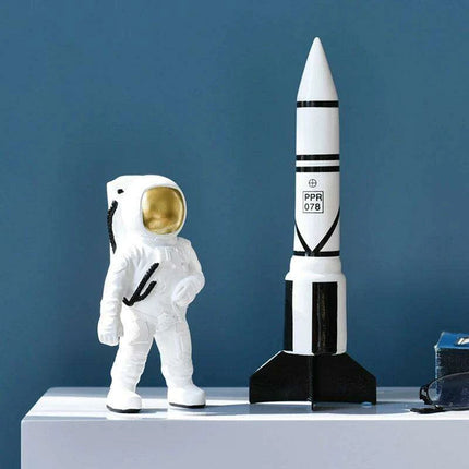 Cosmic Explorer Artisan Space Traveler Sculpture - Distinctive Celestial Decor - Très Elite