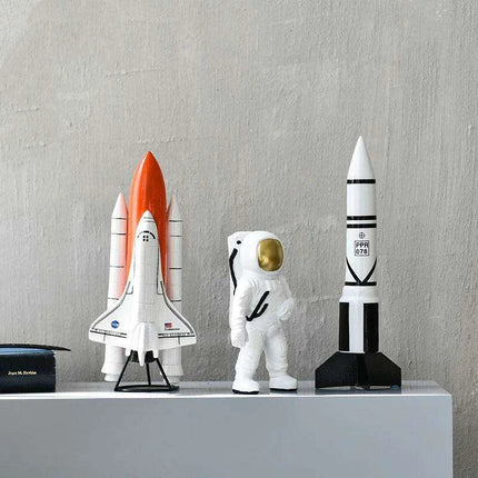Cosmic Explorer Artisan Space Traveler Sculpture - Distinctive Celestial Decor - Très Elite