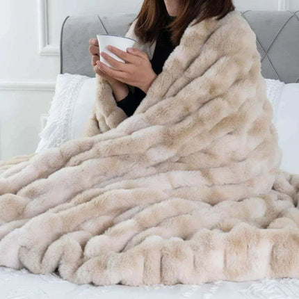 Cozy Beige Ruched Faux Fur Throw - Luxurious Reversible Mink Fleece - Très Elite
