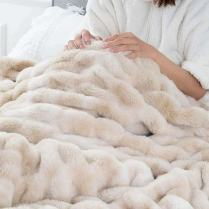 Cozy Beige Ruched Faux Fur Throw - Luxurious Reversible Mink Fleece - Très Elite